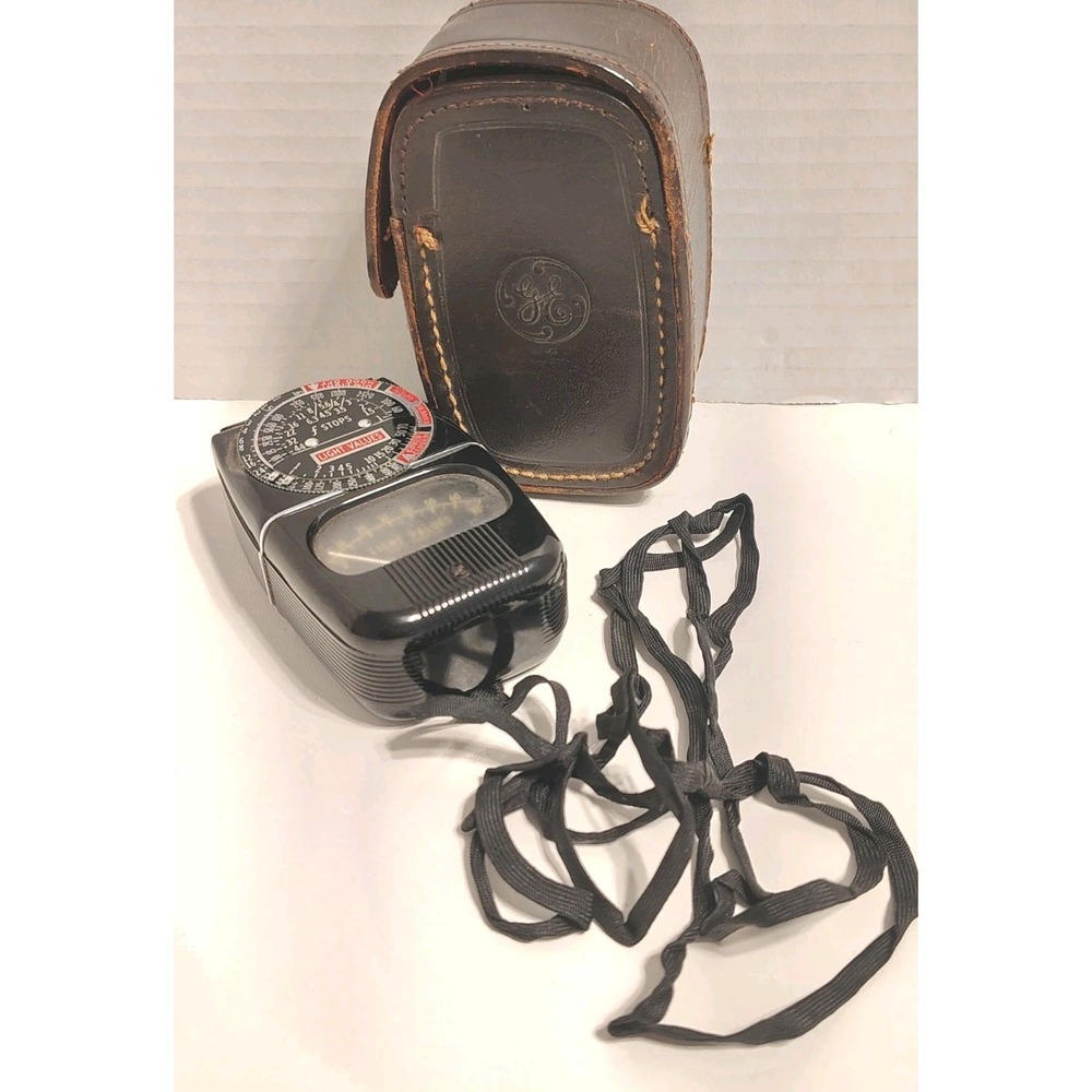 Vtg GE Light Exposure Meter Model 8DW58Y1 General Electric With Leather Case
